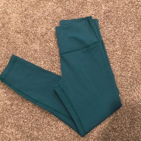 lululemon athletica Pants - Lululemon Wunder Under HR 7/8 Pant size 8